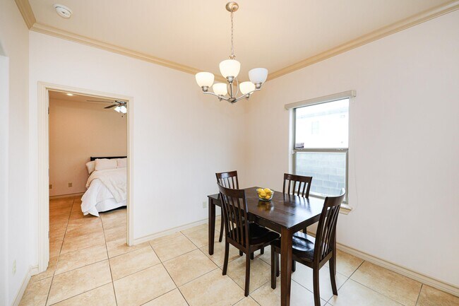 Building Photo - 10510 Sandia Dr