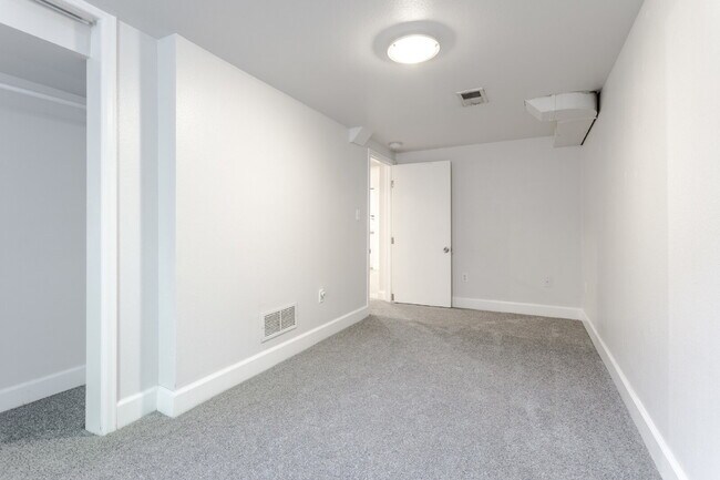 Building Photo - Updated Lower-Level Apartment Steps From Downtown Littleton!