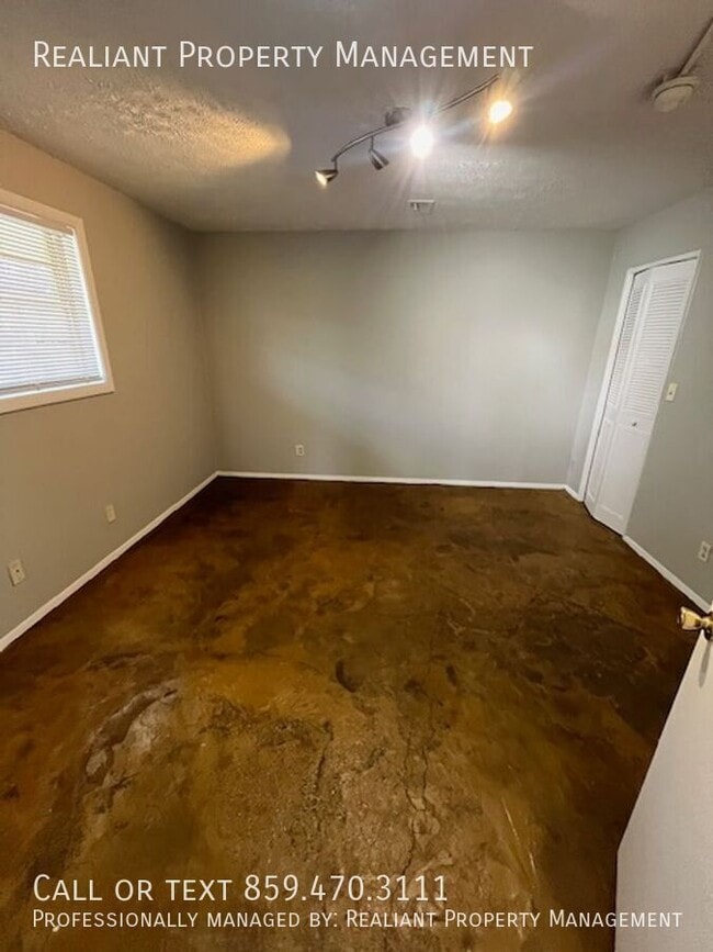 Building Photo - 468 N. Limestone-5