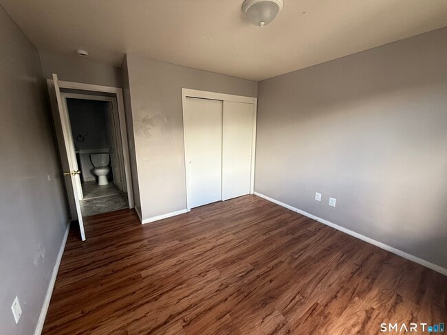 Building Photo - 1051 Old Colony Rd