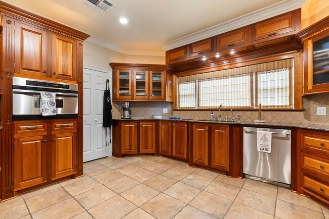 Building Photo - 5004 Cypress Lake Dr