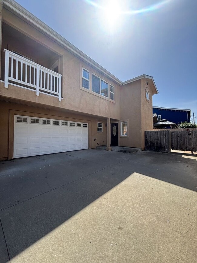 Building Photo - P32000