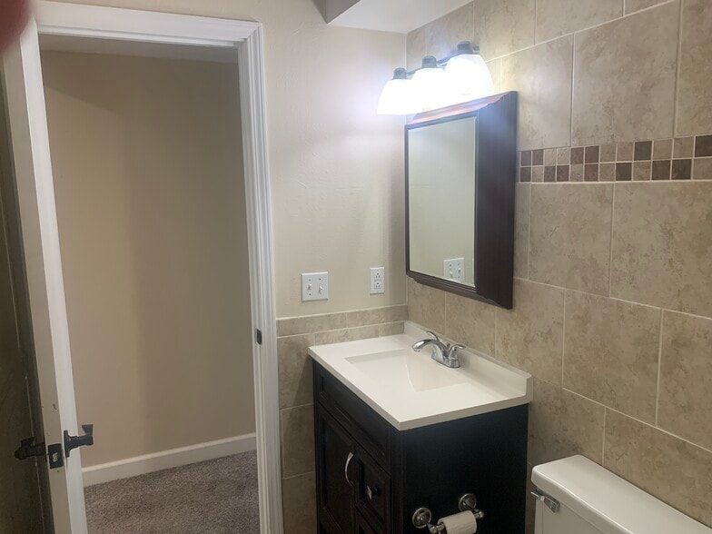 Bathroom - 433 Mason St