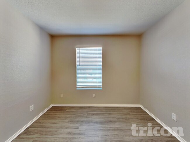 Building Photo - 9506 Lookover Bay