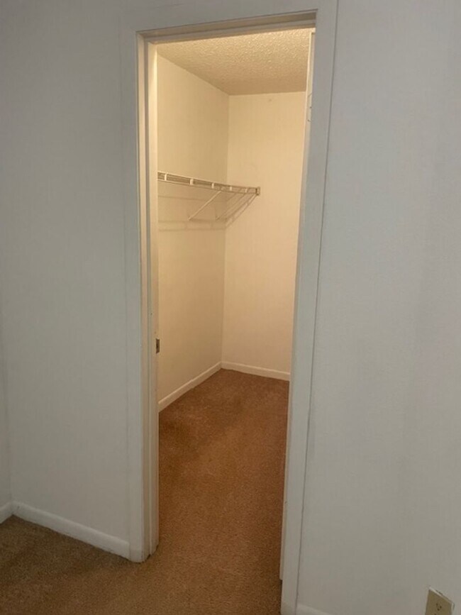 Building Photo - One bedroom condominium