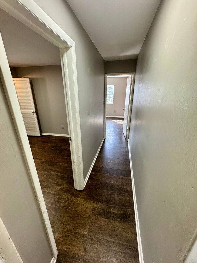 Building Photo - 542 5th Ave