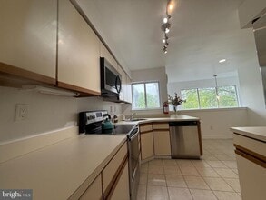 Building Photo - 828 Chanticleer