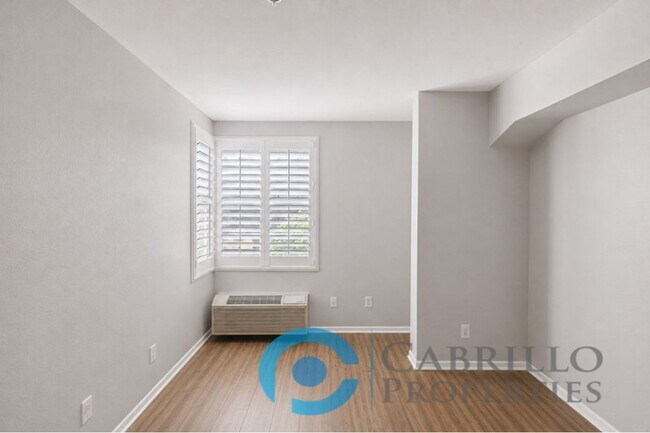 Building Photo - 1435 India St