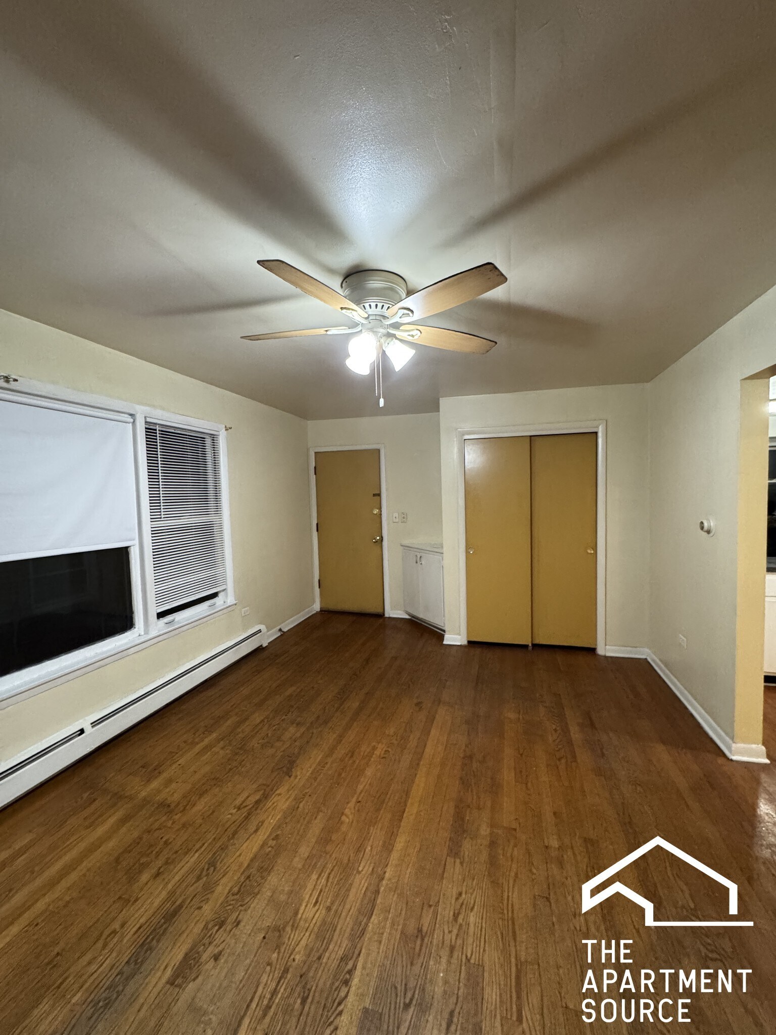 Building Photo - 7528 N Claremont Ave