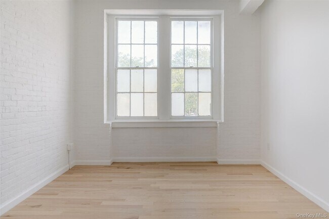 Building Photo - 155 S River St