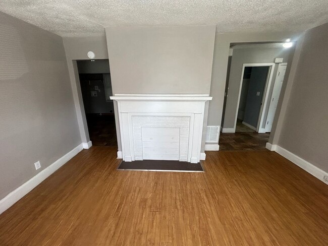 Building Photo - 2203 Braham St