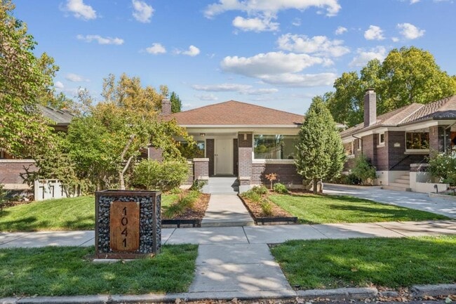 Building Photo - 1041 Yale Ave S