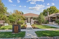 Building Photo - 1041 Yale Ave S