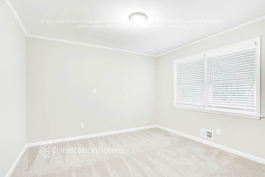 Building Photo - 2434 Shamrock Dr