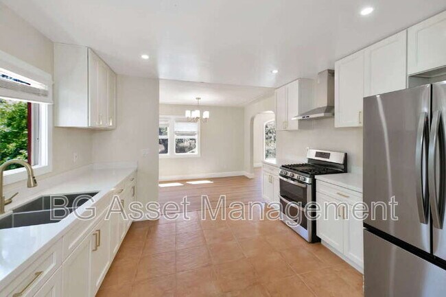 Building Photo - 2801 Sabral Cir