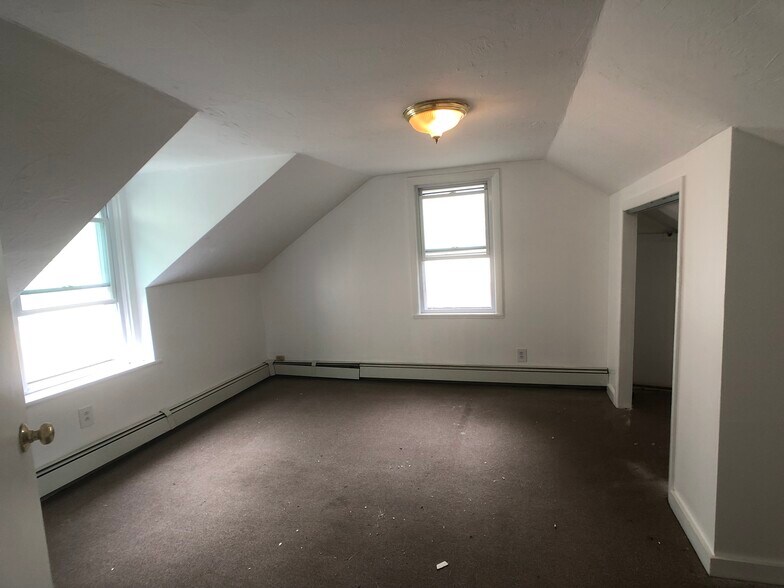 Building Photo - 89 6th St