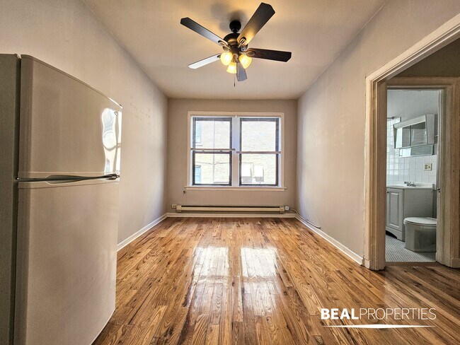 Building Photo - 1050 W George St