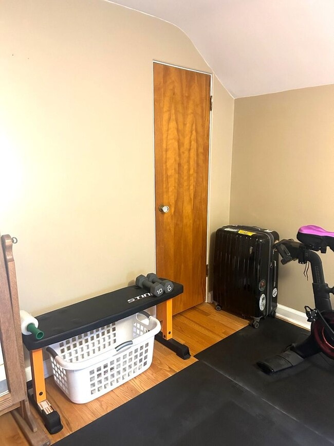 Building Photo - 532 Gilbert Ave