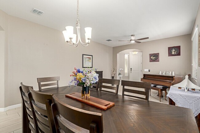 Building Photo - STUNNING 2 story home in Mesa! Plenty of s...