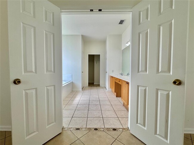 Building Photo - 8029 King Palm Cir