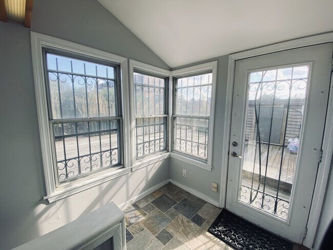 Building Photo - 15 Albemarle St