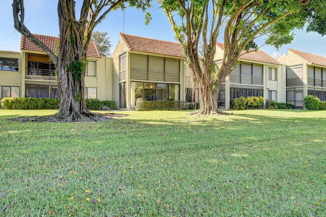 Building Photo - 5673 Fairway Park Dr