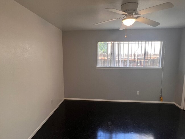 Building Photo - 816 Ortiz Dr SE