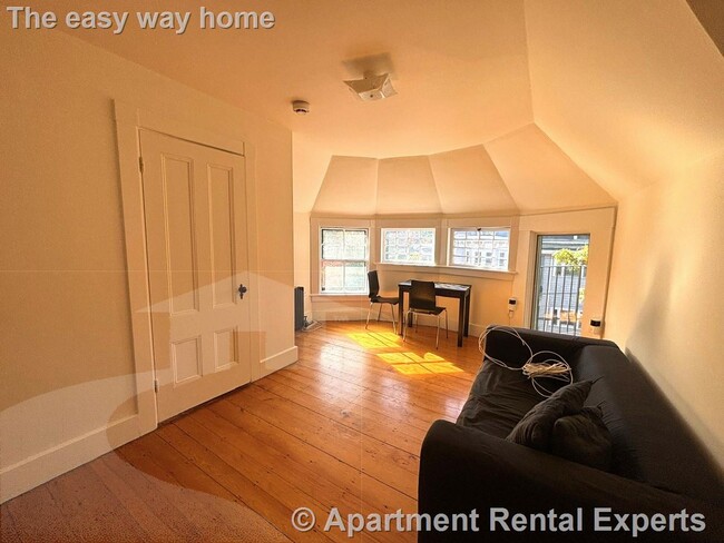 Building Photo - Cambridgeport 3rd floor 1 Bedroom for $285...