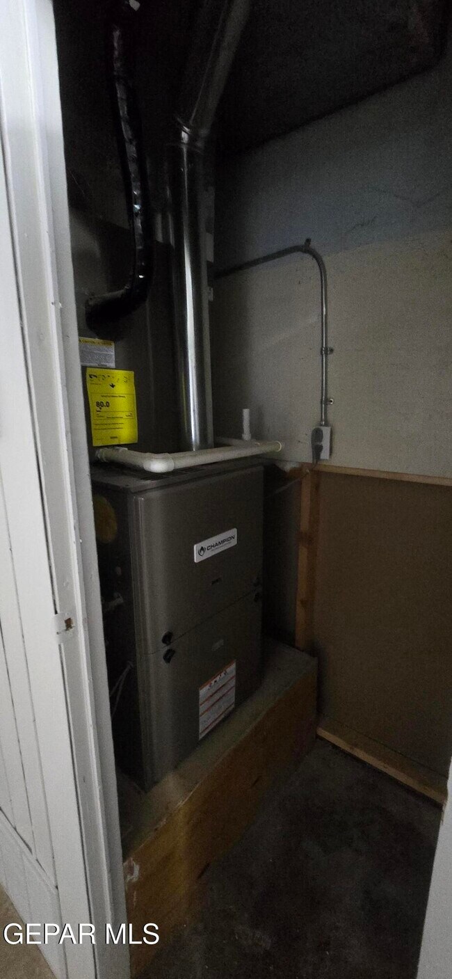 Building Photo - 8828 Kenneth St