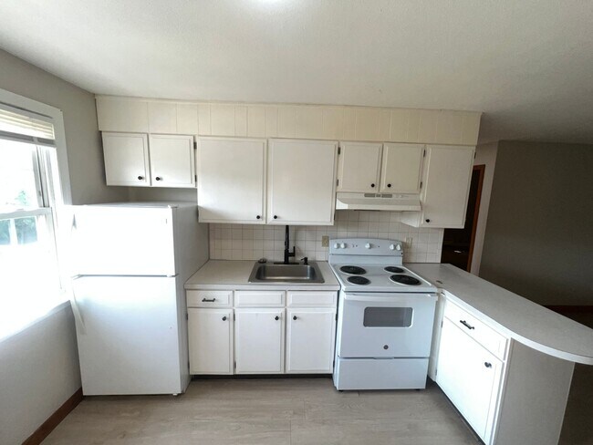 Building Photo - 50 Danbury Dr