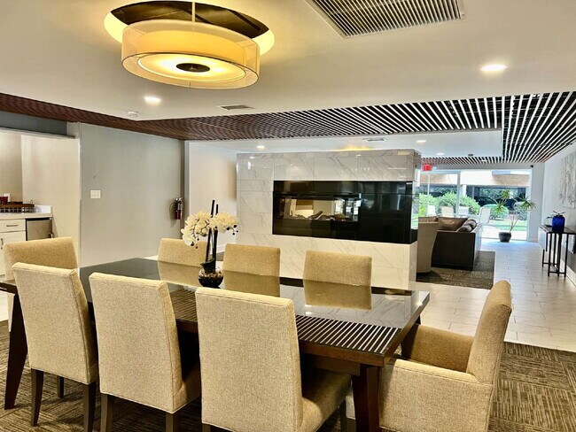Building Photo - FULLY FURNISHED LUXURY CONDO!