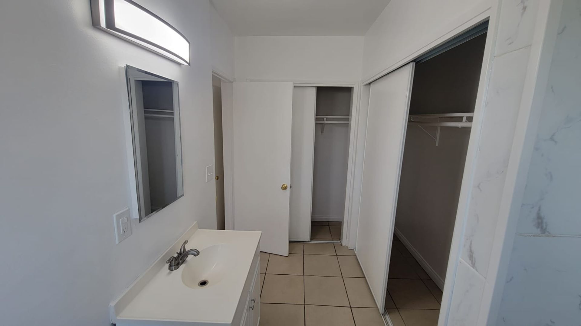 Building Photo - 13115 Oxnard St