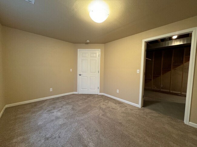 Building Photo - Wonderful Home in Wellington