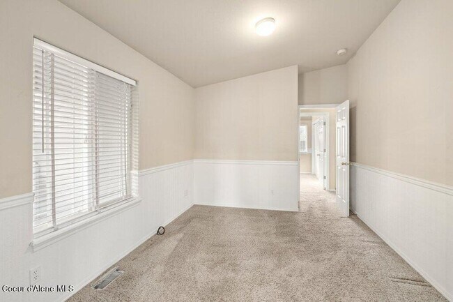 Building Photo - Coeur d' Alene Place!