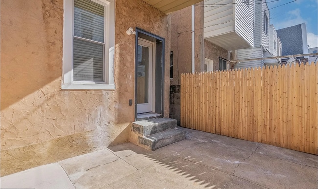 Building Photo - Snyder