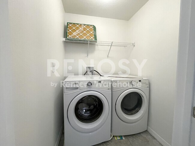 Building Photo - REDUCED with $300 Credit for 8/1 Move-in Spacious 3/2.5/1 Townhome in Riverview