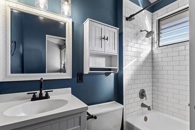 Building Photo - Spacious 3-Bed, 2-Bath Pet-Friendly Townhome in Prime Aiea Location – End Unit with Private Lanai...