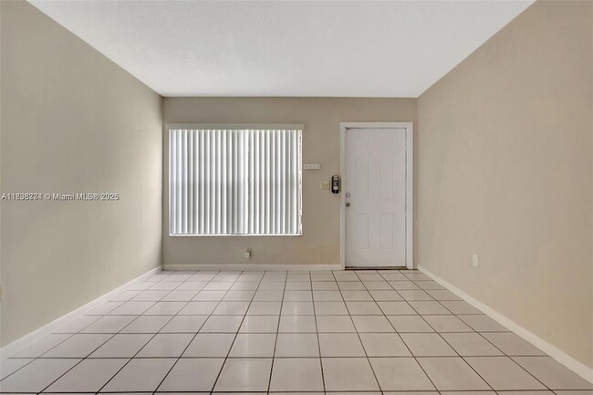 Building Photo - 1604 NE 151st St