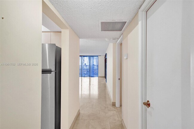 Building Photo - 18151 NE 31st Ct