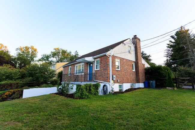 Building Photo - 2900 Cub Hill Rd