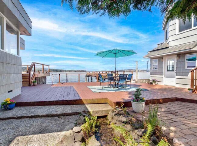 Building Photo - 4226 Sunset Beach Rd W