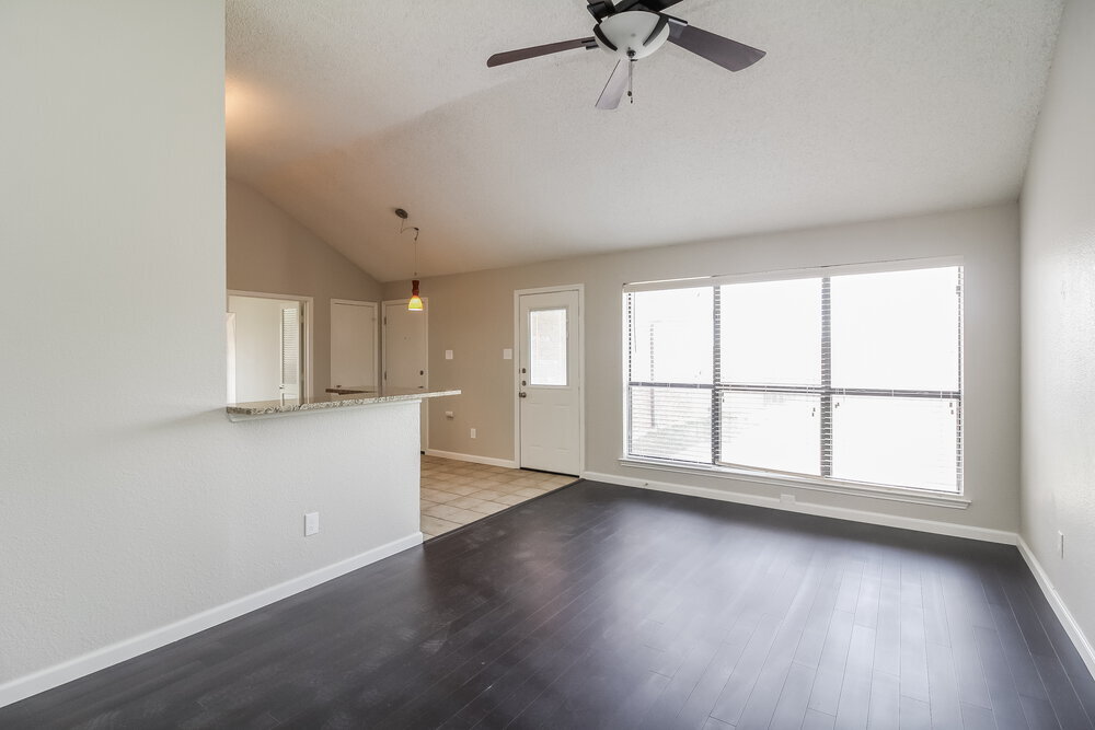 Building Photo - 936 Manor Dr