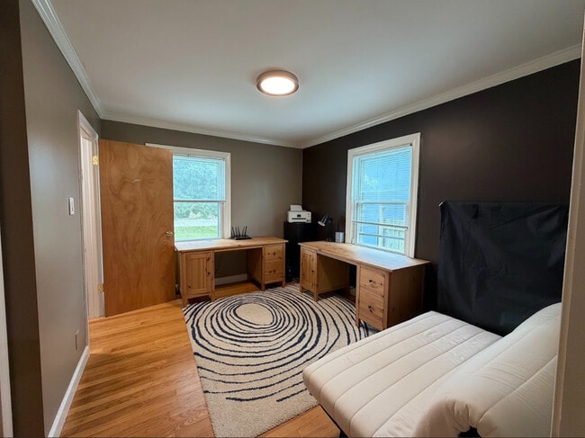 Building Photo - 5540 Fairview Ave