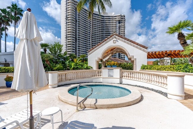 Building Photo - 2000 E Island Blvd