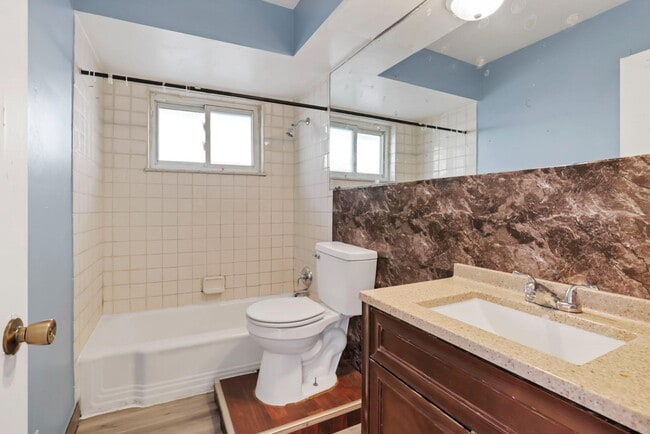 Building Photo - 1699 E Weber Rd