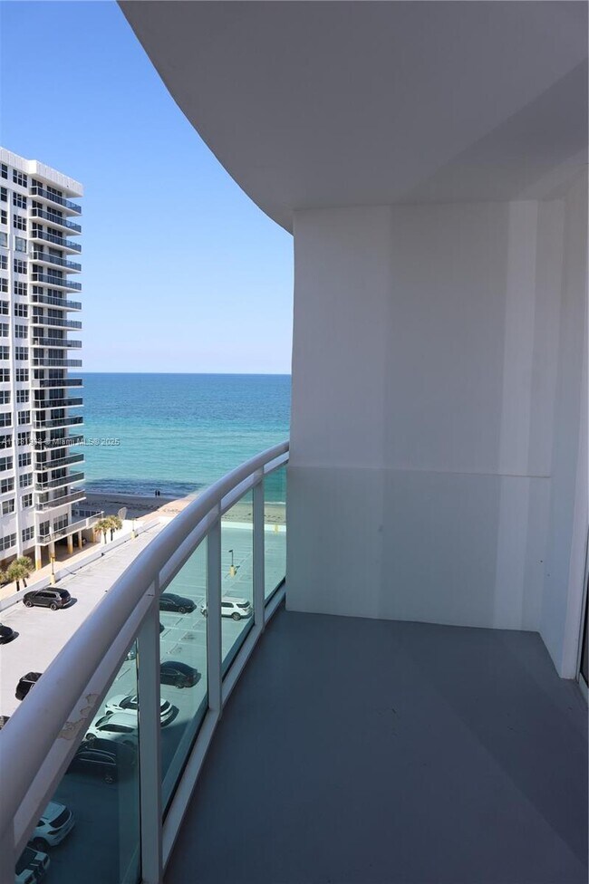Building Photo - 3001 S Ocean Dr
