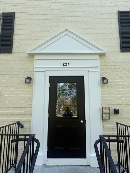 Building Photo - 2237 Farrington Ave