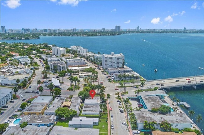 Building Photo - 2101 Bay Dr