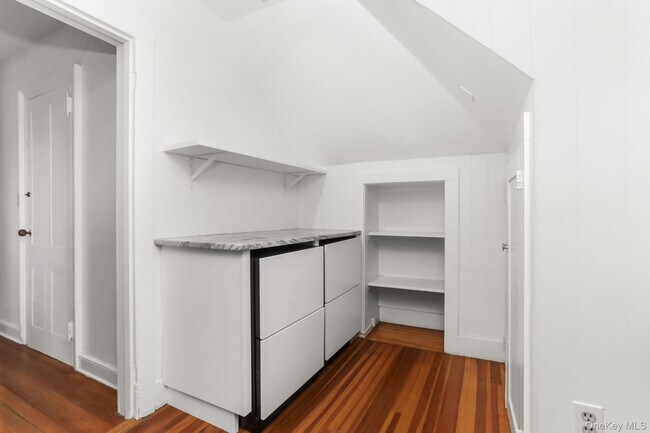 Building Photo - 16 Bedford Rd