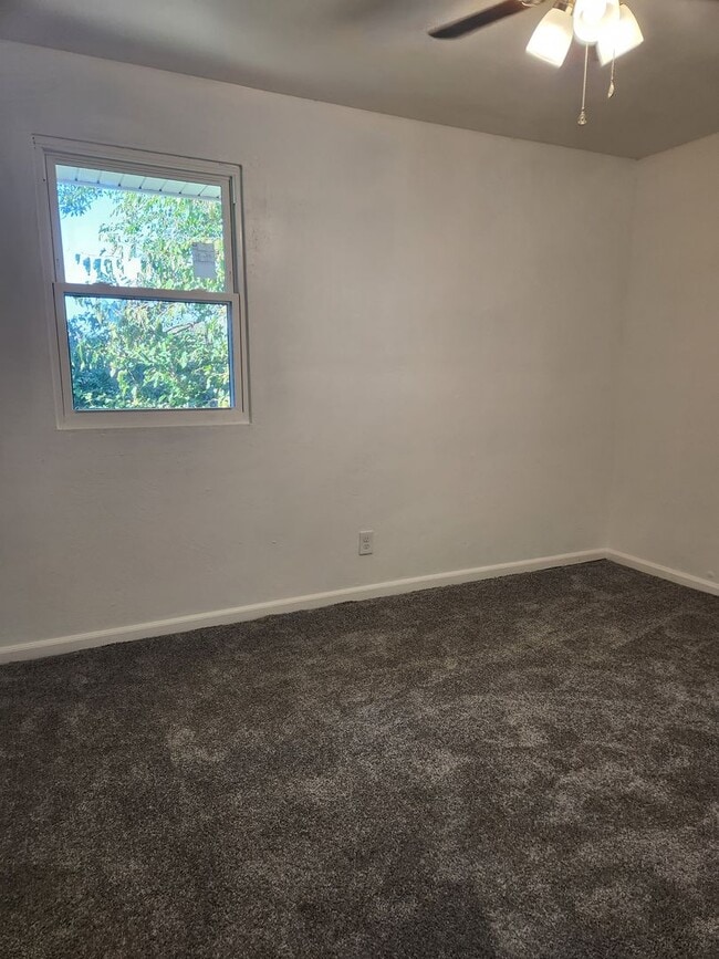 Building Photo - FOR RENT - PORTSMOUTH